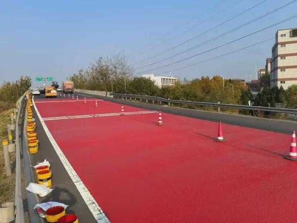 必搏体育MMA 自融雪抗凝冰彩色铺装：冬季道路安全的全方位解决方案(图3)