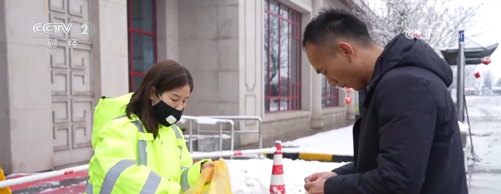 必搏体育·(中国)官方网站寒潮影响我国大部地区 各地多部门“以雪为令”联动护航出(图6)